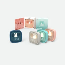 MOB Billy Roze Klok En Nachtlampje BILLY-PK-01 -babyproducten mob billy klok en nachtlampje sfeer 2