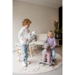 Tryco Milo Bruin Stokpaard Met Geluid TR-120114 -babyproducten tryco milo stokpaard met geluid tr sfeer5 2